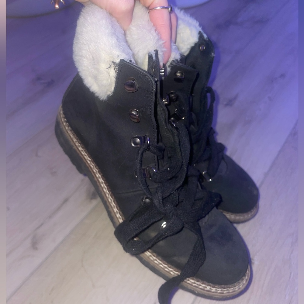Cute black boots with white fluff
